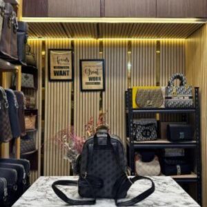 GUESS WOMENS BRAND LOGO BAGPACK WITH DUST BAG AND POUCH (BLACK)